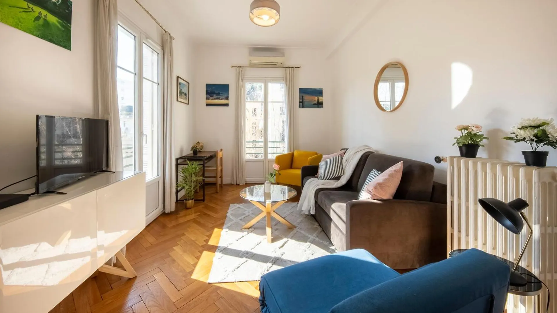 Apartament * Le Provencal * Cosy Flat 3 Min Walk From The Sea Nicea Francja
